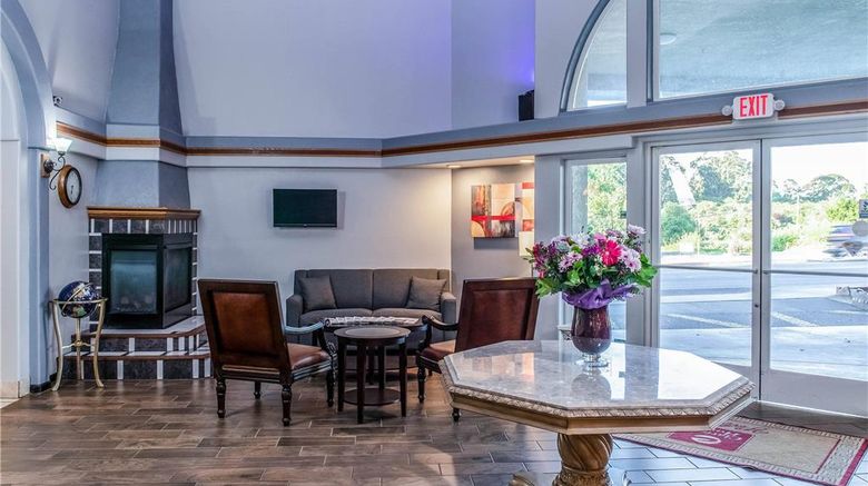 <b>Clarion Hotel By Humboldt Bay Lobby</b>. Images powered by <a href="https://iceportal.shijigroup.com/" title="IcePortal" target="_blank">IcePortal</a>.