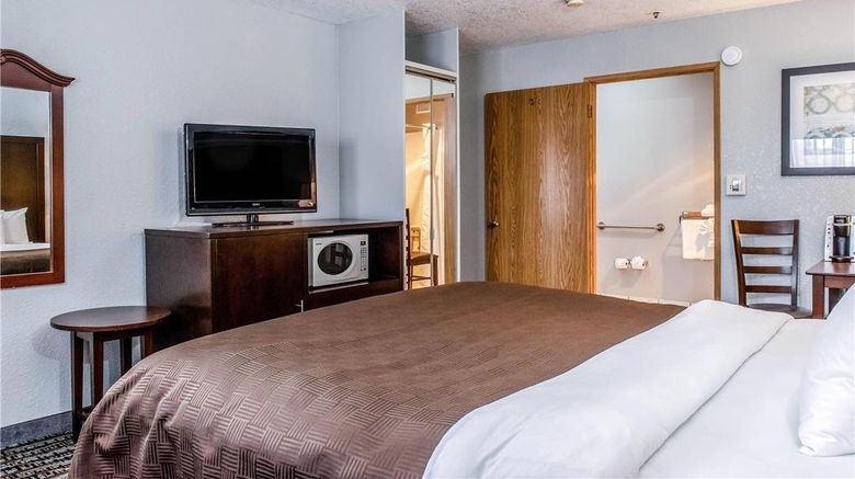 <b>Clarion Hotel By Humboldt Bay Room</b>. Images powered by <a href="https://iceportal.shijigroup.com/" title="IcePortal" target="_blank">IcePortal</a>.