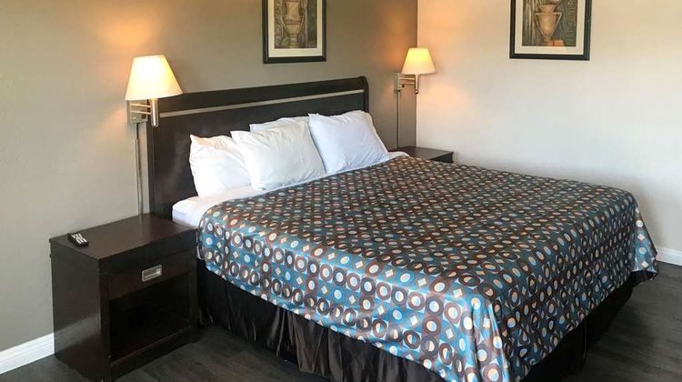 Rodeway Inn Ontario Mills Mall Room