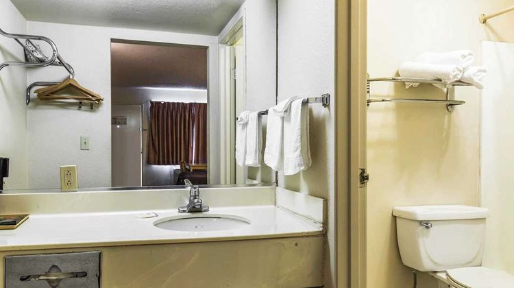 Rodeway Inn Ontario Mills Mall Room