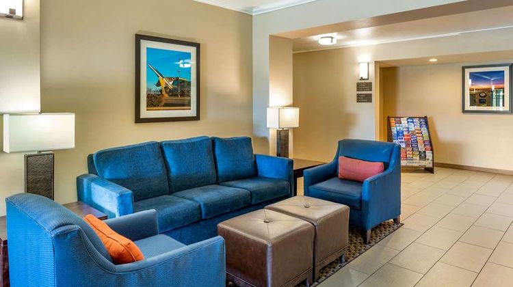 Comfort Inn & Suites Lobby