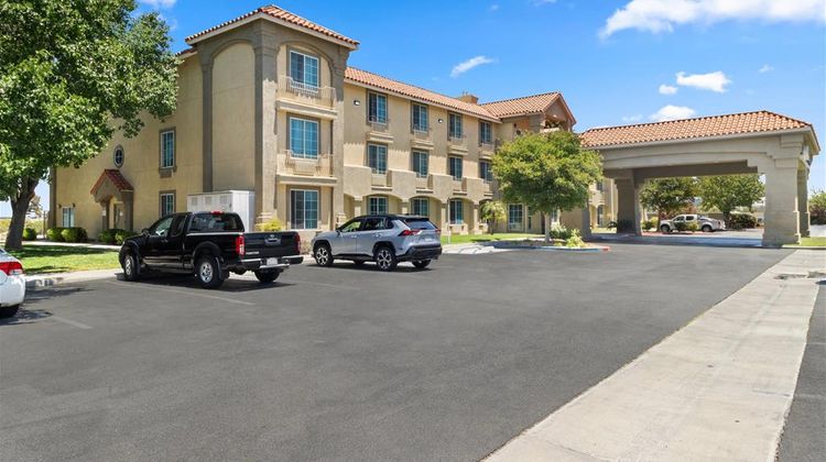 Comfort Inn & Suites Exterior