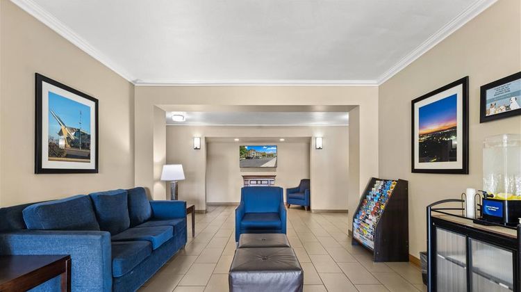 Comfort Inn & Suites Lobby