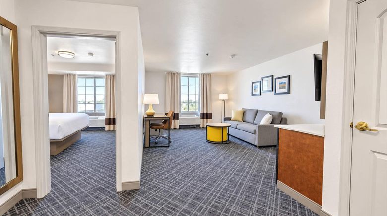<b>Comfort Inn & Suites Suite</b>. Images powered by <a href="https://iceportal.shijigroup.com/" title="IcePortal" target="_blank">IcePortal</a>.