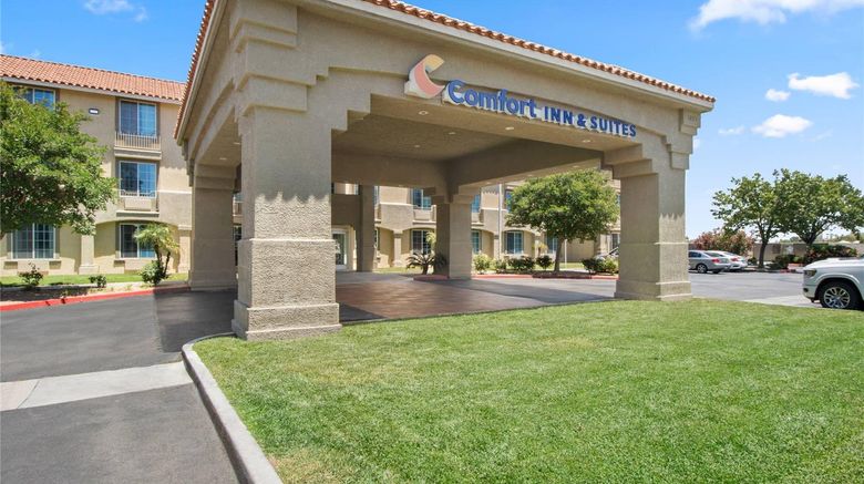 <b>Comfort Inn & Suites Exterior</b>. Images powered by <a href="https://iceportal.shijigroup.com/" title="IcePortal" target="_blank">IcePortal</a>.
