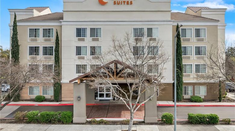 Comfort Suites Clovis Fresno Exterior. Images powered by <a href="https://iceportal.shijigroup.com" target="_blank" rel="noopener">Ice Portal</a>.