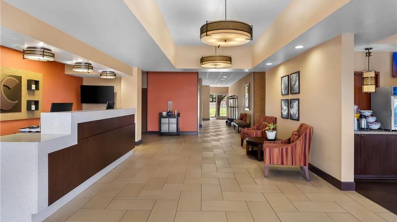 <b>Comfort Suites Clovis Fresno Lobby</b>. Images powered by <a href="https://iceportal.shijigroup.com/" title="IcePortal" target="_blank">IcePortal</a>.