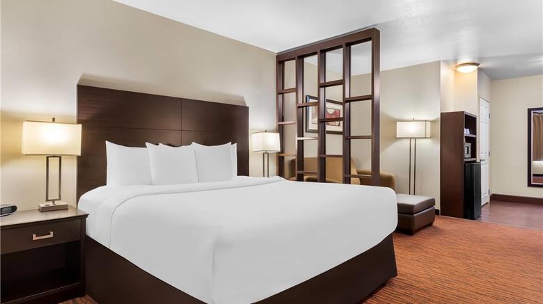 <b>Comfort Suites Clovis Fresno Suite</b>. Images powered by <a href="https://iceportal.shijigroup.com/" title="IcePortal" target="_blank">IcePortal</a>.