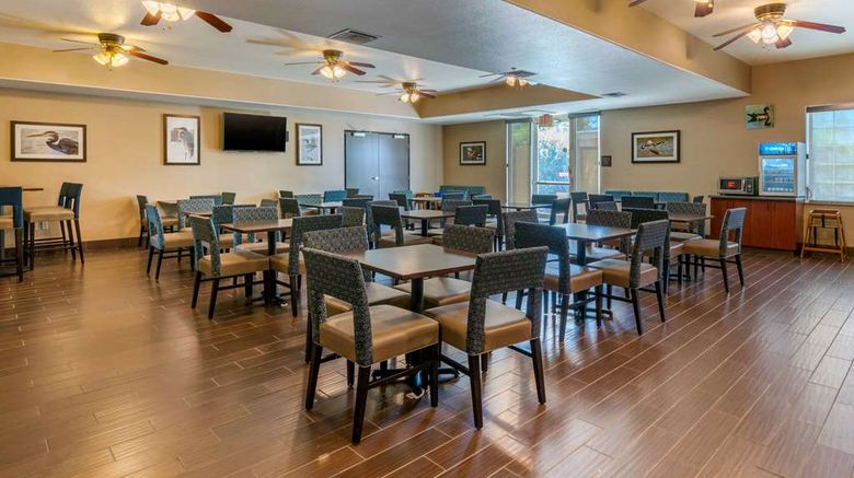 <b>Comfort Inn & Suites Restaurant</b>. Images powered by <a href="https://iceportal.shijigroup.com/" title="IcePortal" target="_blank">IcePortal</a>.