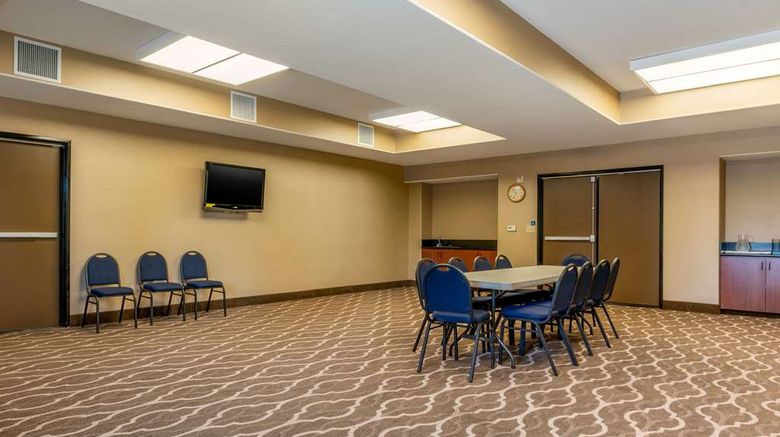 <b>Comfort Inn & Suites Meeting</b>. Images powered by <a href="https://iceportal.shijigroup.com/" title="IcePortal" target="_blank">IcePortal</a>.