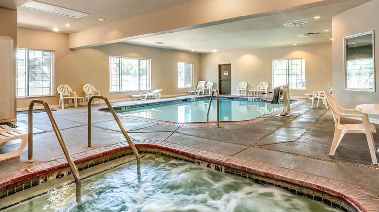 <b>Comfort Inn & Suites Pool</b>. Images powered by <a href="https://iceportal.shijigroup.com/" title="IcePortal" target="_blank">IcePortal</a>.