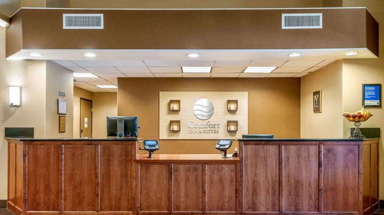 <b>Comfort Inn & Suites Lobby</b>. Images powered by <a href="https://iceportal.shijigroup.com/" title="IcePortal" target="_blank">IcePortal</a>.