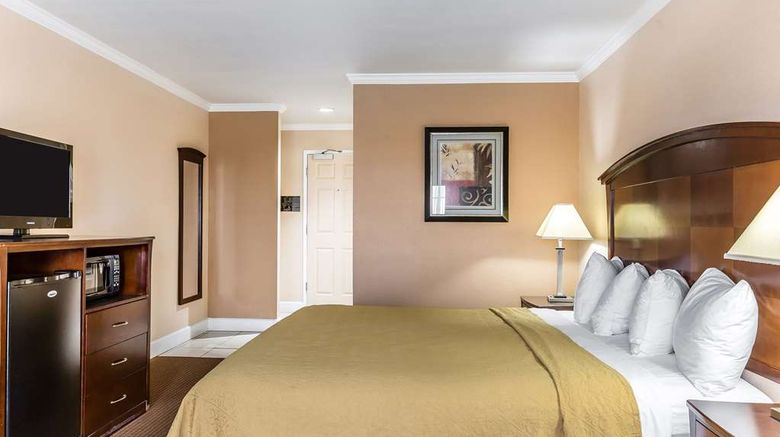 <b>Quality Inn Room</b>. Images powered by <a href="https://iceportal.shijigroup.com/" title="IcePortal" target="_blank">IcePortal</a>.