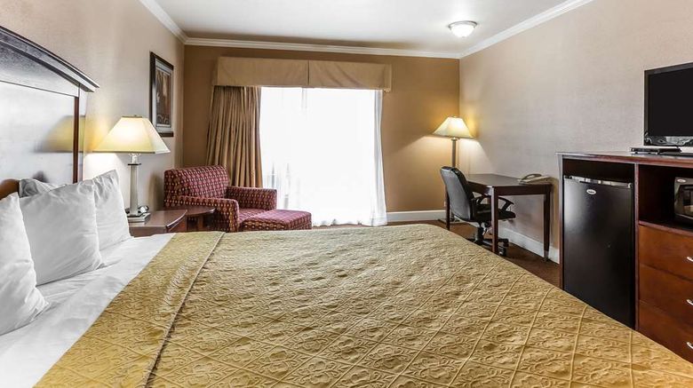 <b>Quality Inn Room</b>. Images powered by <a href="https://iceportal.shijigroup.com/" title="IcePortal" target="_blank">IcePortal</a>.