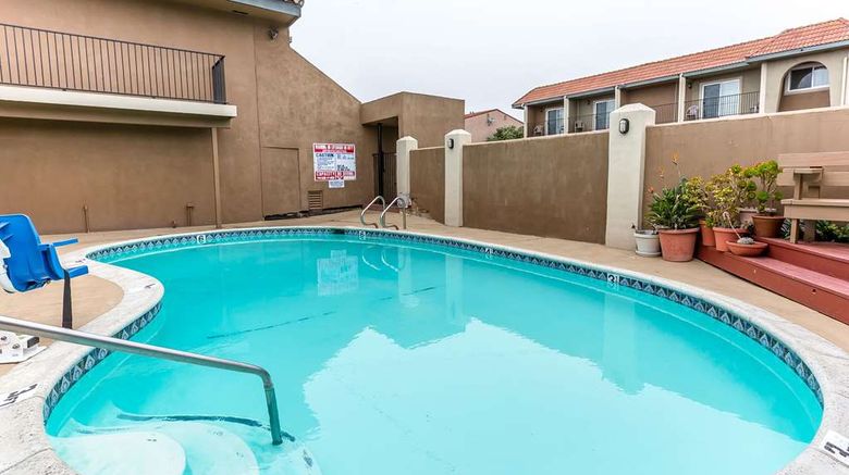 <b>Quality Inn Pool</b>. Images powered by <a href="https://iceportal.shijigroup.com/" title="IcePortal" target="_blank">IcePortal</a>.