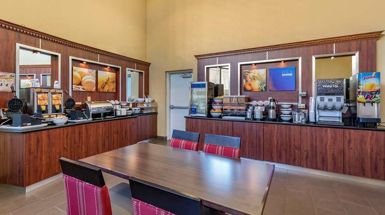 <b>Comfort Inn & Suites Nr Universal Studio Restaurant</b>. Images powered by <a href="https://iceportal.shijigroup.com/" title="IcePortal" target="_blank">IcePortal</a>.