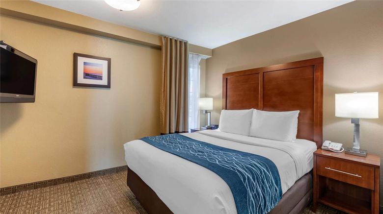 <b>Comfort Inn near Ventura Beach Suite</b>. Images powered by <a href="https://iceportal.shijigroup.com/" title="IcePortal" target="_blank">IcePortal</a>.