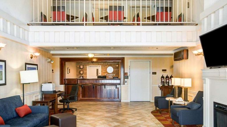<b>Comfort Inn-Redding Lobby</b>. Images powered by <a href="https://iceportal.shijigroup.com/" title="IcePortal" target="_blank">IcePortal</a>.