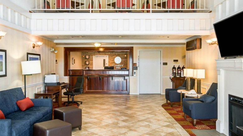 <b>Comfort Inn Redding Near I-5 Lobby</b>. Images powered by <a href="https://iceportal.shijigroup.com/" title="IcePortal" target="_blank">IcePortal</a>.