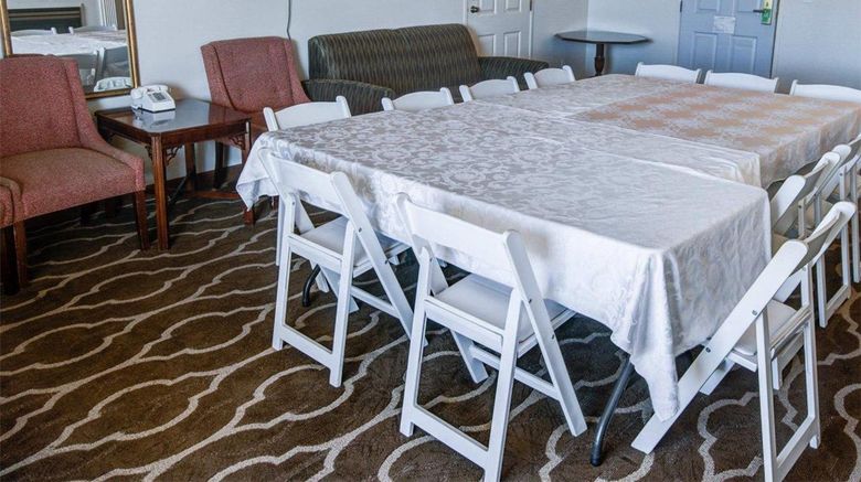 <b>Comfort Inn Redding Near I-5 Meeting</b>. Images powered by <a href="https://iceportal.shijigroup.com/" title="IcePortal" target="_blank">IcePortal</a>.