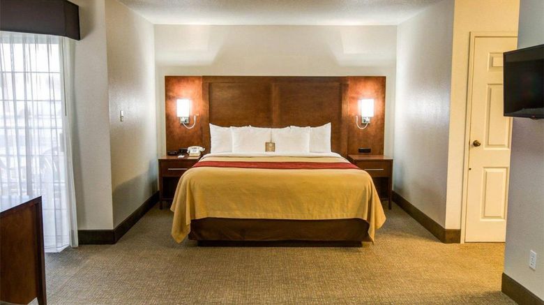 <b>Comfort Inn Redding Near I-5 Suite</b>. Images powered by <a href="https://iceportal.shijigroup.com/" title="IcePortal" target="_blank">IcePortal</a>.