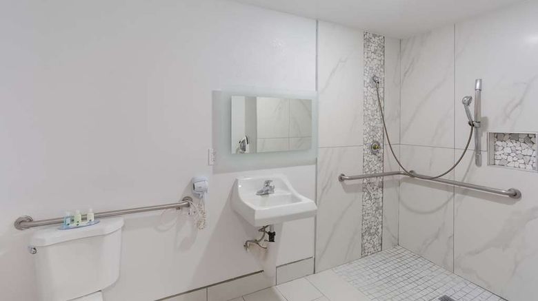 <b>Quality Inn Room</b>. Images powered by <a href="https://iceportal.shijigroup.com/" title="IcePortal" target="_blank">IcePortal</a>.