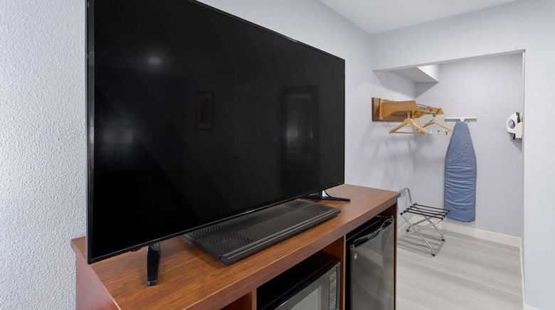 <b>Quality Inn Suite</b>. Images powered by <a href="https://iceportal.shijigroup.com/" title="IcePortal" target="_blank">IcePortal</a>.