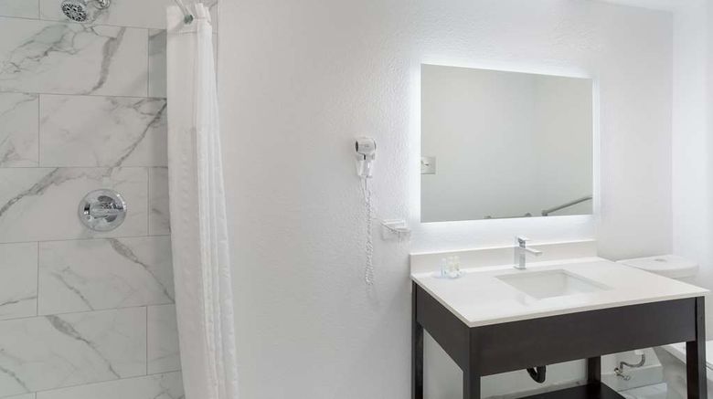 <b>Quality Inn Suite</b>. Images powered by <a href="https://iceportal.shijigroup.com/" title="IcePortal" target="_blank">IcePortal</a>.
