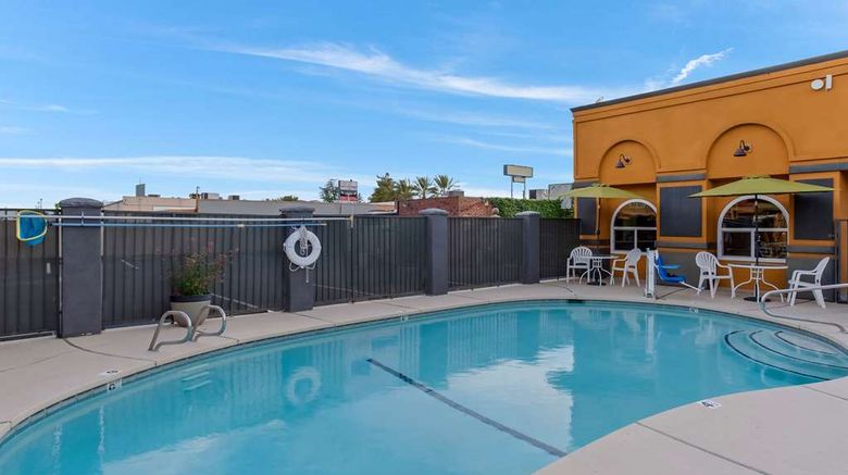 <b>Quality Inn Pool</b>. Images powered by <a href="https://iceportal.shijigroup.com/" title="IcePortal" target="_blank">IcePortal</a>.