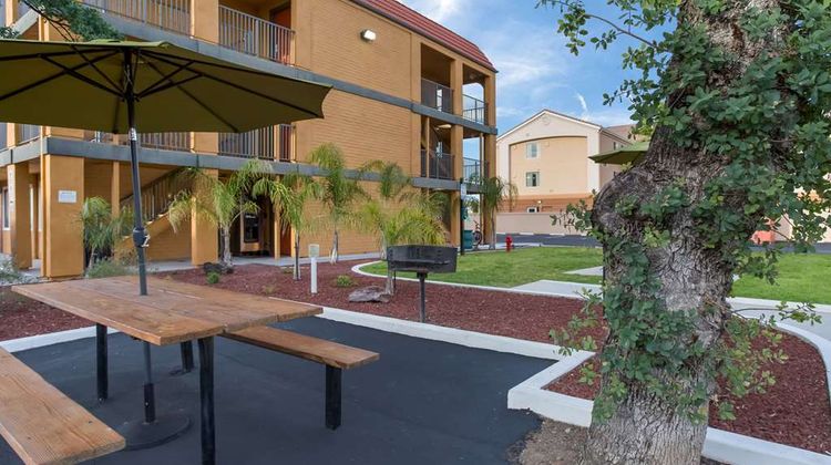 Quality Inn Exterior