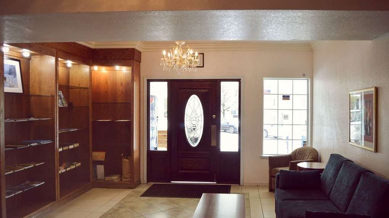 <b>Quality Inn Yosemite Valley Gateway Lobby</b>. Images powered by <a href="https://iceportal.shijigroup.com/" title="IcePortal" target="_blank">IcePortal</a>.
