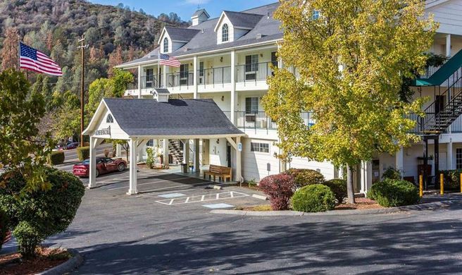 Quality Inn Yosemite Valley Gateway Exterior