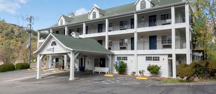 Quality Inn Yosemite Valley Gateway Exterior