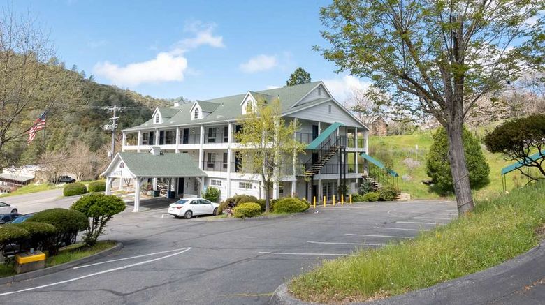 <b>Quality Inn Yosemite Valley Gateway Exterior</b>. Images powered by <a href="https://iceportal.shijigroup.com/" title="IcePortal" target="_blank">IcePortal</a>.