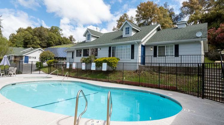 Quality Inn Yosemite Valley Gateway Pool