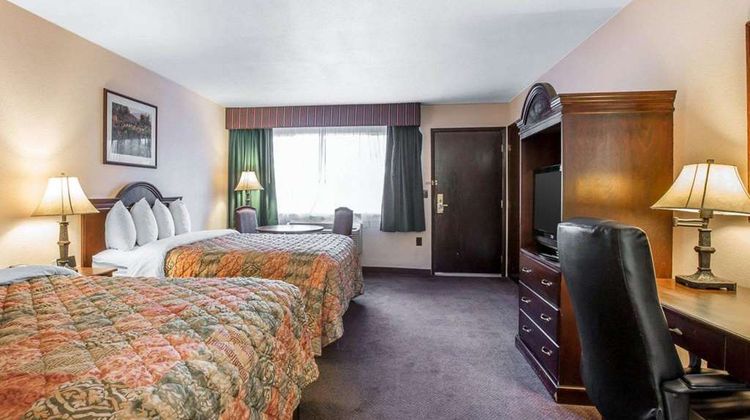 Quality Inn & Suites Room