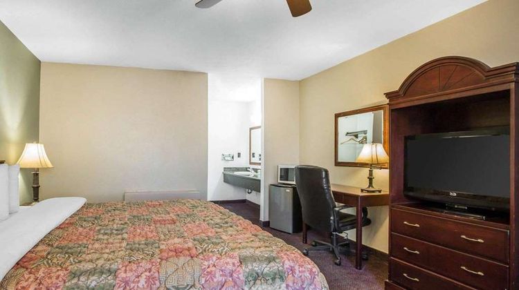 Quality Inn & Suites Room