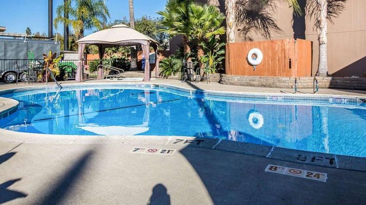 Quality Inn & Suites Pool