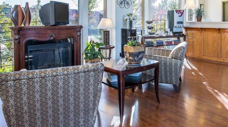 Quality Inn & Suites Lobby