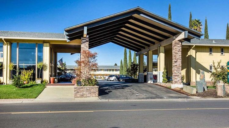 Quality Inn & Suites Exterior