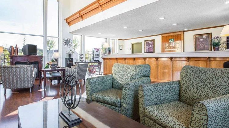 Quality Inn & Suites Lobby