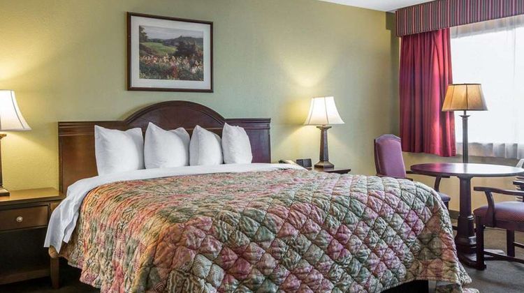 Quality Inn & Suites Room