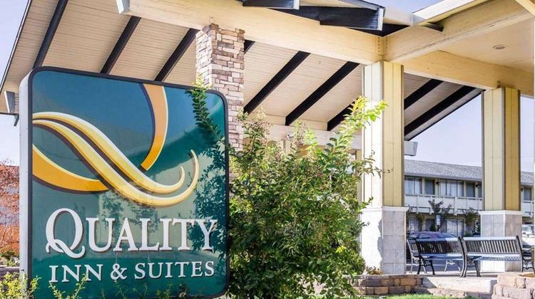 Quality Inn & Suites Exterior