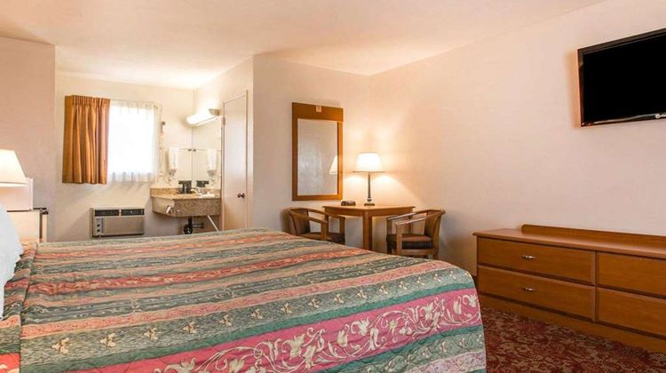 Rodeway Inn Room