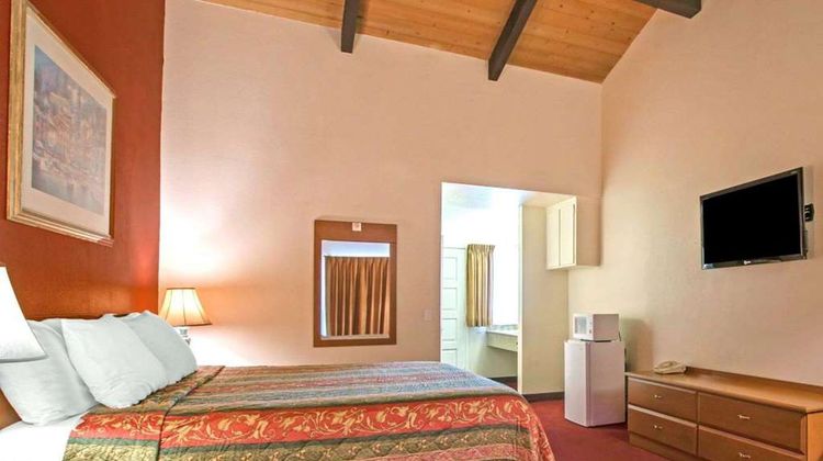 Rodeway Inn Room