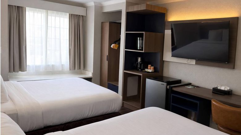 <b>Quality Inn and Suites Santa Rosa South Room</b>. Images powered by <a href="https://iceportal.shijigroup.com/" title="IcePortal" target="_blank">IcePortal</a>.