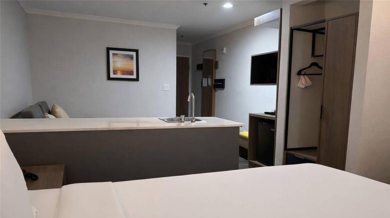 <b>Econo Lodge Santa Rosa South Suite</b>. Images powered by <a href="https://iceportal.shijigroup.com/" title="IcePortal" target="_blank">IcePortal</a>.