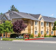 Econo Lodge Santa Rosa South Exterior