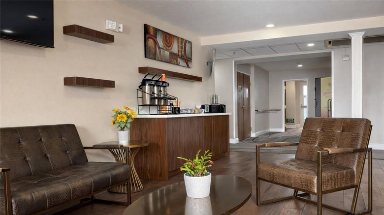 <b>Econo Lodge Santa Rosa South Lobby</b>. Images powered by <a href="https://iceportal.shijigroup.com/" title="IcePortal" target="_blank">IcePortal</a>.