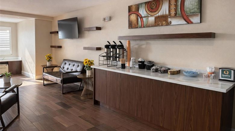 <b>Quality Inn and Suites Santa Rosa South Lobby</b>. Images powered by <a href="https://iceportal.shijigroup.com/" title="IcePortal" target="_blank">IcePortal</a>.